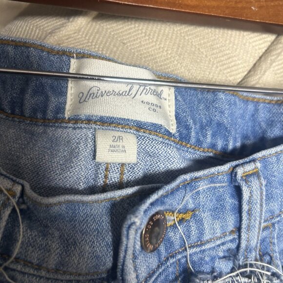 Universal Threads Upcylced Denim Boyfriend Shorts Size 2R - Picture 4 of 8